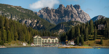 Panorama hotela Misurina uz jezero