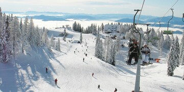 Skijanje Krvavec, skijalište Krvavec, snijeg, ski staza, gondole,panorama