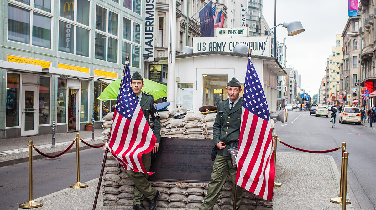 Chekpoint Charlie na putovanju u Berlin, Mondo travel, garantirano putovanje