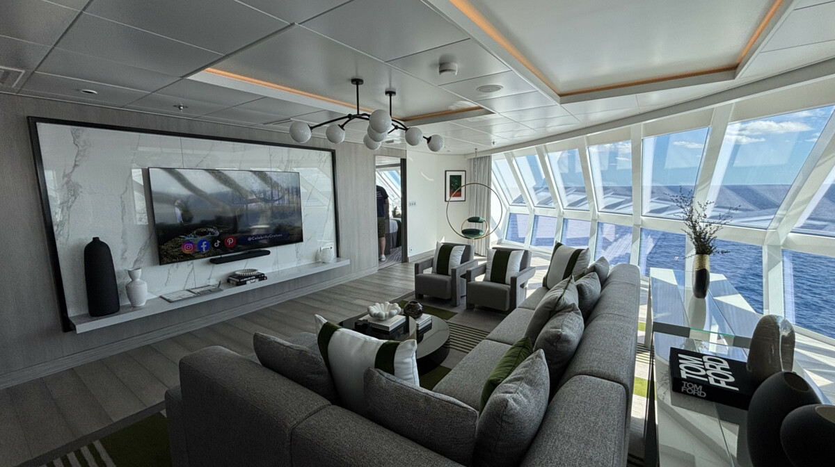 XCELiconic-suite-living-room