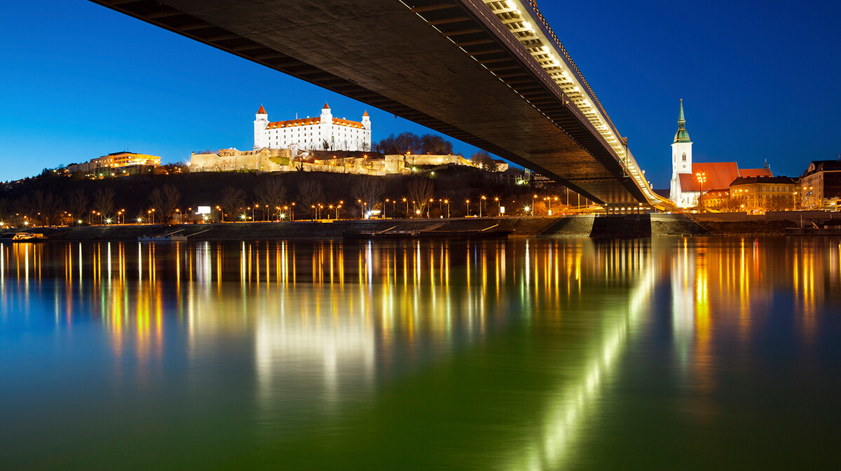 Novi most u Bratislavi, noćna panorama, putovanje u Bratislavu, autobusno putovanje