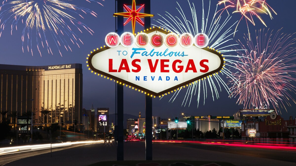 Amerika, Nevada, Las Vegas, osvjetljeni znak dobrodošlice na ulasku u Las Vegas, grupni polasci 