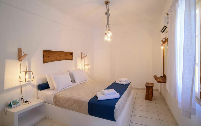 Santorini zrakoplovom, Kamari, Hotel Santorini Crystal Blue Suites, primjer sobe