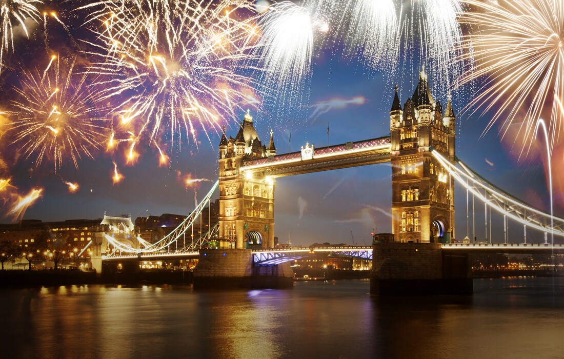 Nova godina u Londonu, vatromet iznad Tower bridgea