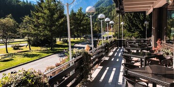 Slovenija, Best Western hotel Kranjska Gora, caffe bar na terasi hotela