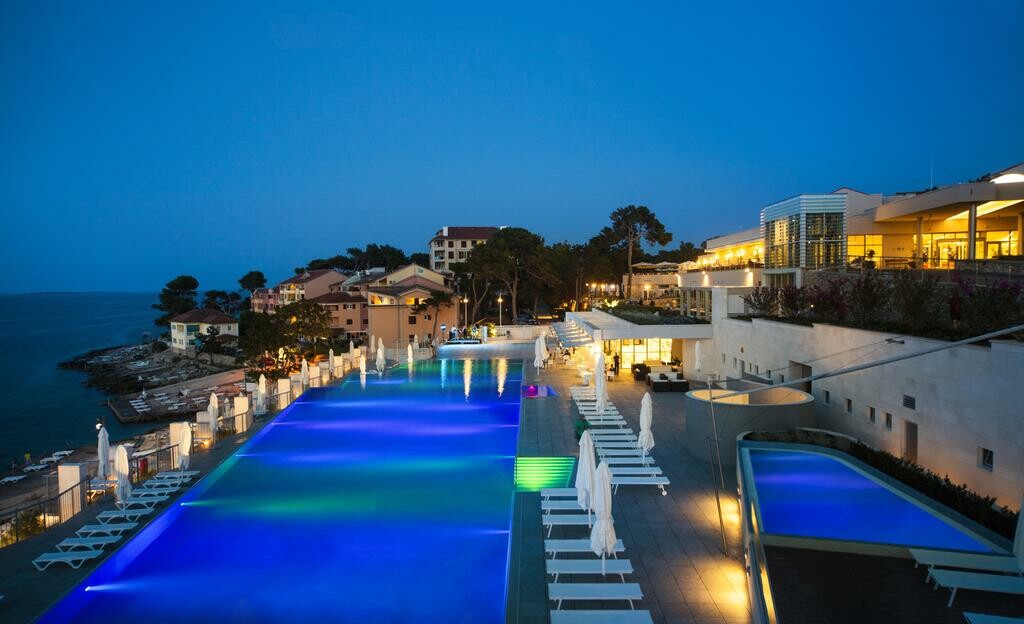 Otvoreni bazen s morskom vodom u Velom Lošinju, Vitality hotel Park i Apartmani Punta,