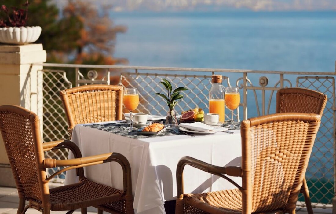Hotel Lovran, doručak na terasi