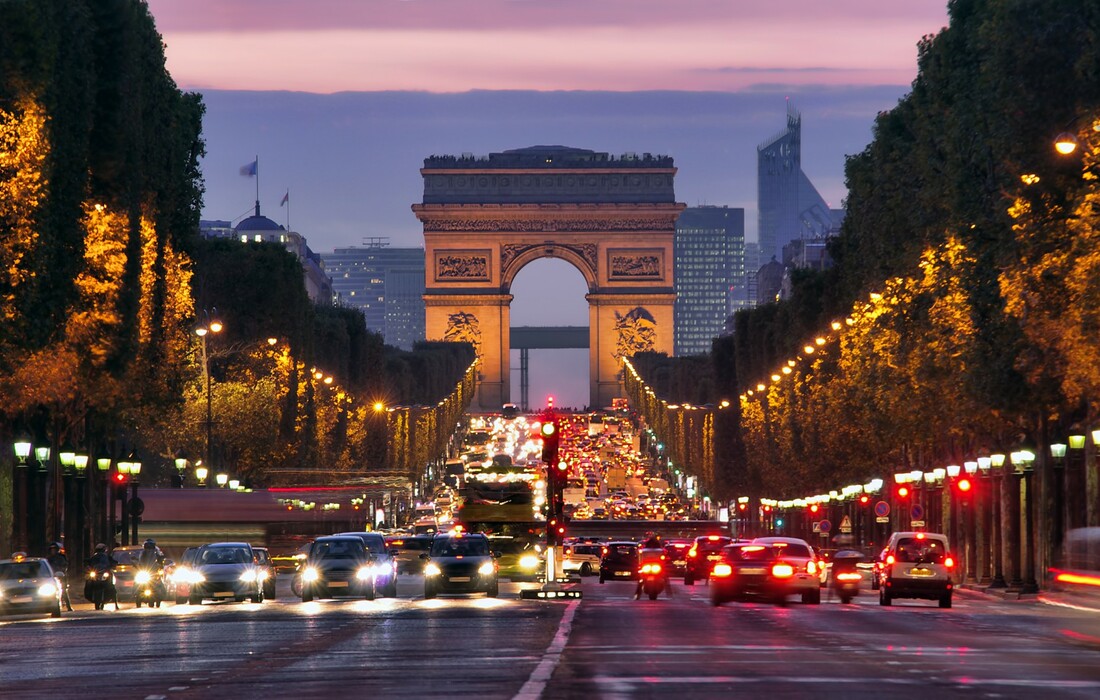 Champs Elysees i slavoluk pobjede, putovanje Pariz avionom
