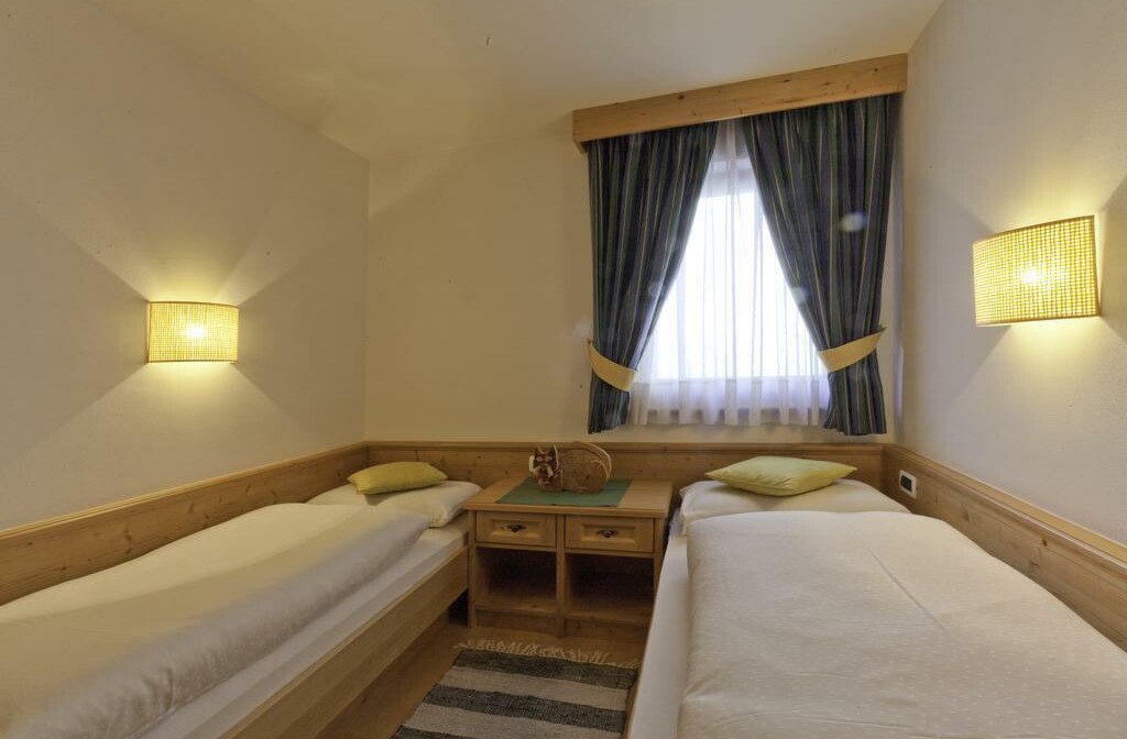 Skijanje u Italiji, Alta Badia, San Leonardo, Apartman Chalet Maria, spavaća soba