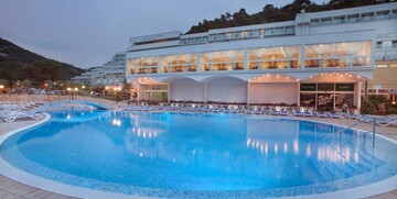 Vanjski bazen hotela Narcis u Rapcu, mondo travel