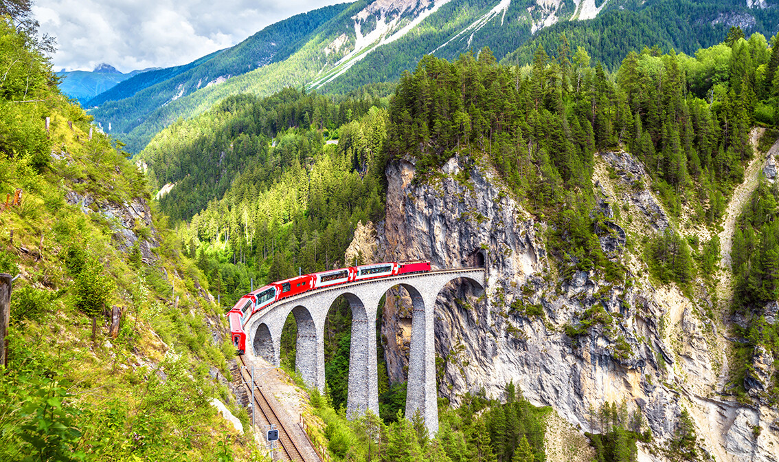 Vijadukt Landwasser ljeti, Filisur, Švicarska