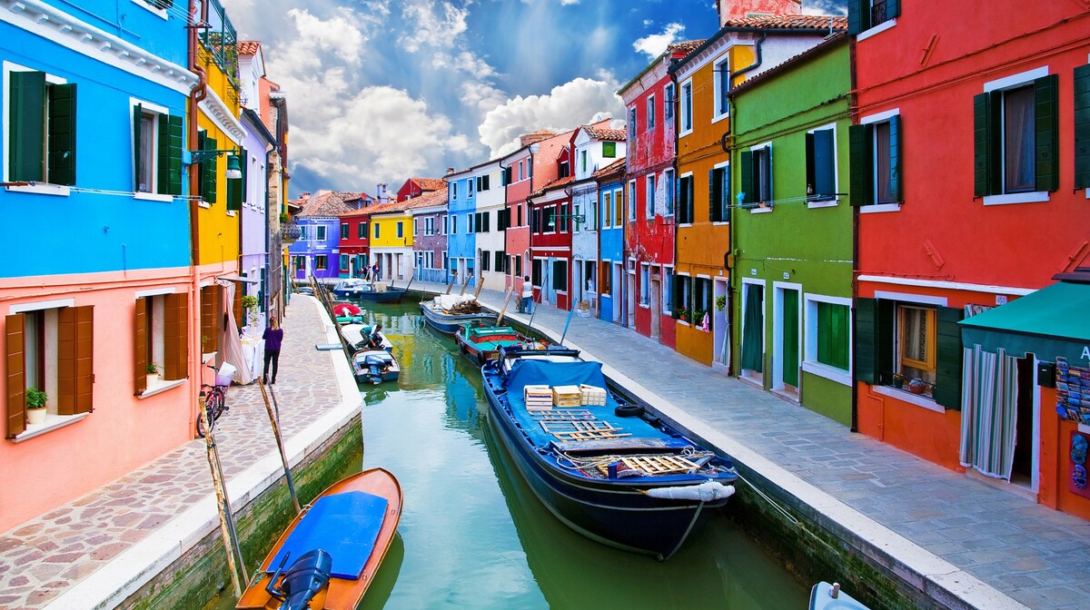 Živopisne kuće na otoku Burano, putovanje Venecija i otoci lagune, mondo travel, putovanje autobusom