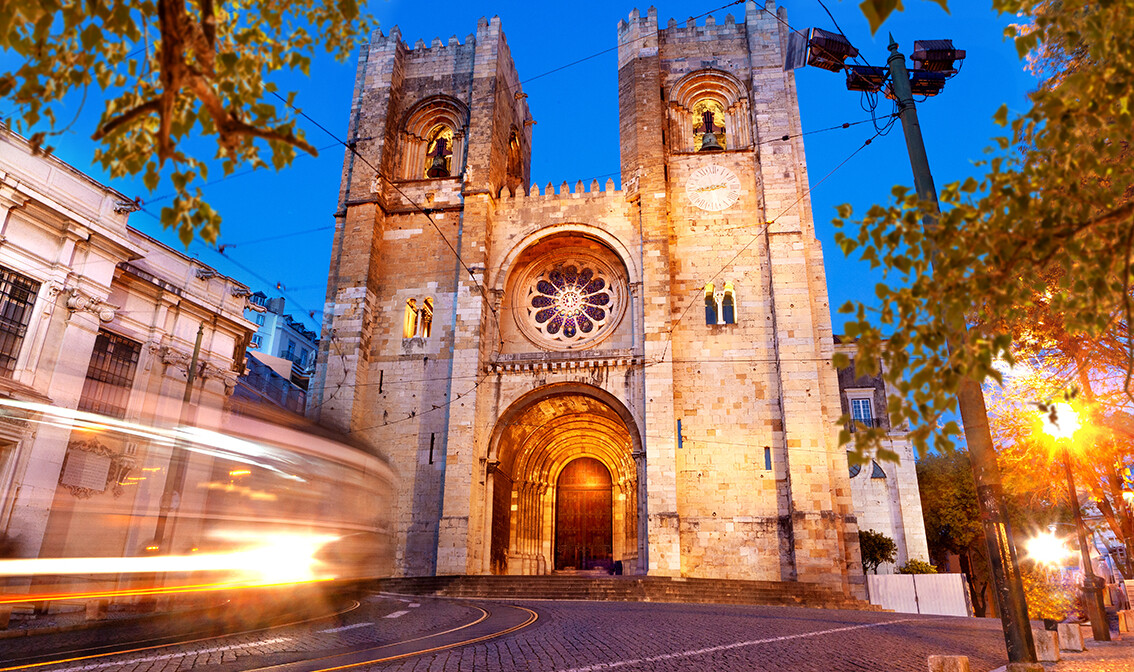 Portugal, Lisabon,poznata katedrala Santa Mari, putovanje zrakoplovom, grupni i garantirani polasci