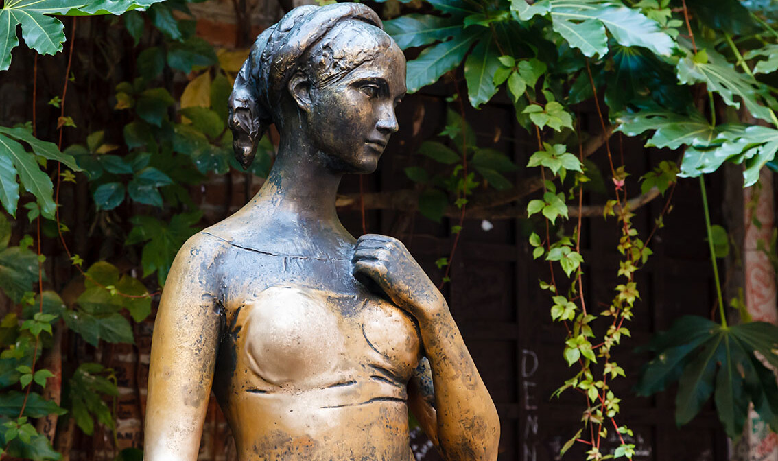 kip Julije ispred njene kuće, putovanje u veronu, europska putovanja autobusom, italija