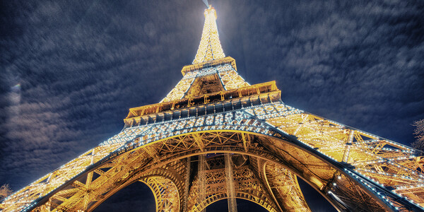 Eiffelov toranj u noći, putovanje u Pariz