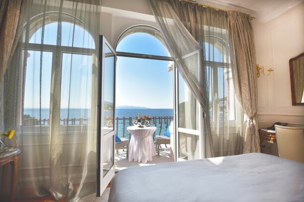 Hrvatska, ljeto, Opatija, hotel Milenij, balkon sa pogledom na more