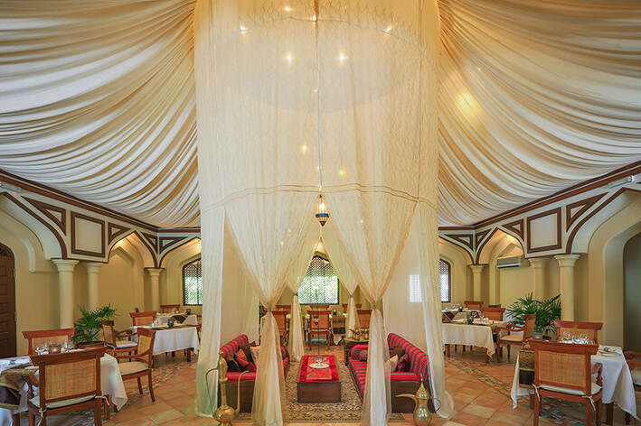 Maldivi, Kurumba Maldives Resort, Al Qasr restoran