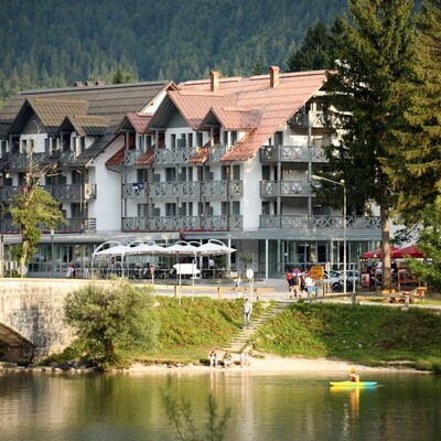 Skijanje i wellness u Sloveniji, Bohinj Hotel Jezero, jezero i šetnica