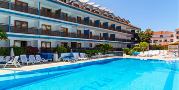Tenerife mondo travel, Apartamentos Pez Azul, vanjski bazen sa sunčalištem