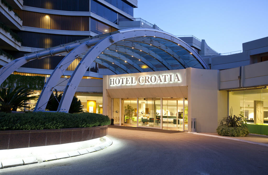 Cavtat, Hotel Croatia, ulaz u hotel