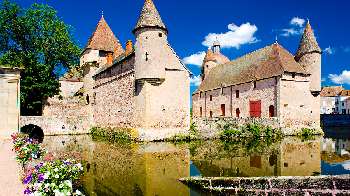 Dvorac Chateau de la Clayette, putovanje Burgundija, Mondo travel