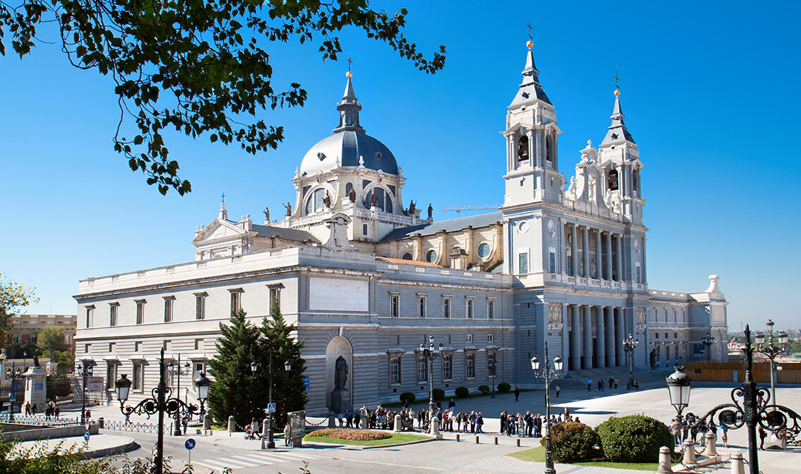 Katedrala Almudena, putovanje u Madrid, europska putovanja, avionom