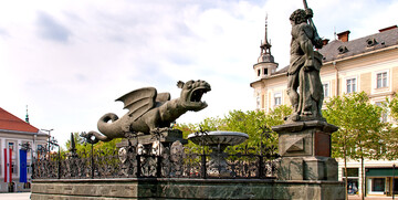 fontana Lindwurm, simbol grada, autobusna putovanja, Mondo travel, europska putovanja