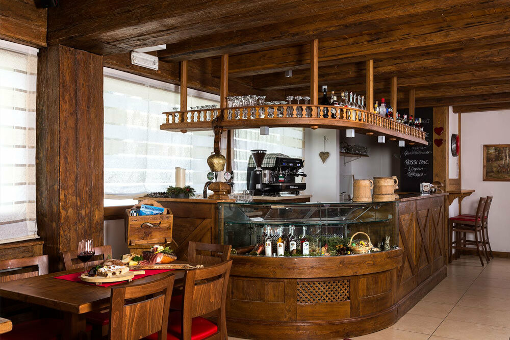 Skijanje u Italiji, skijalište Civetta, Pescul, Hotel Orso Grigio, bar