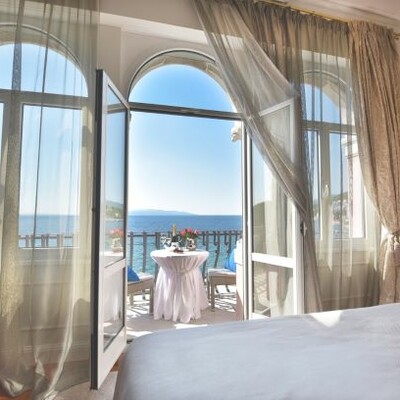 Hrvatska, ljeto, Opatija, hotel Milenij, balkon sa pogledom na more