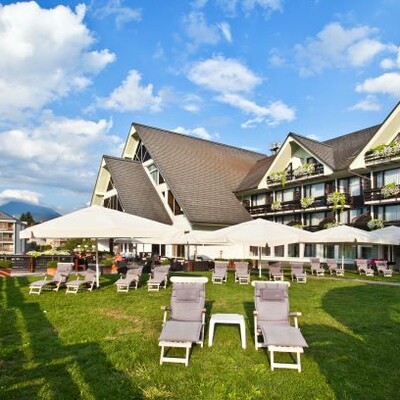 Skijanje i wellness u Sloveniji, Bled, Hotel Kompas,terasa na travi