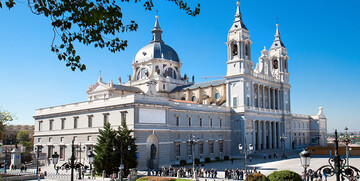 Katedrala Almudena, putovanje u Madrid, europska putovanja, avionom