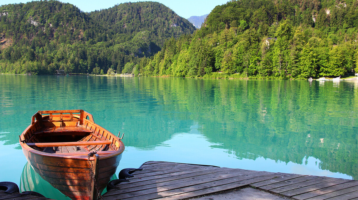 Stara pletna brod na Bledskom jezeru, putovanje Bled i Bohinj, putovanje autobusom