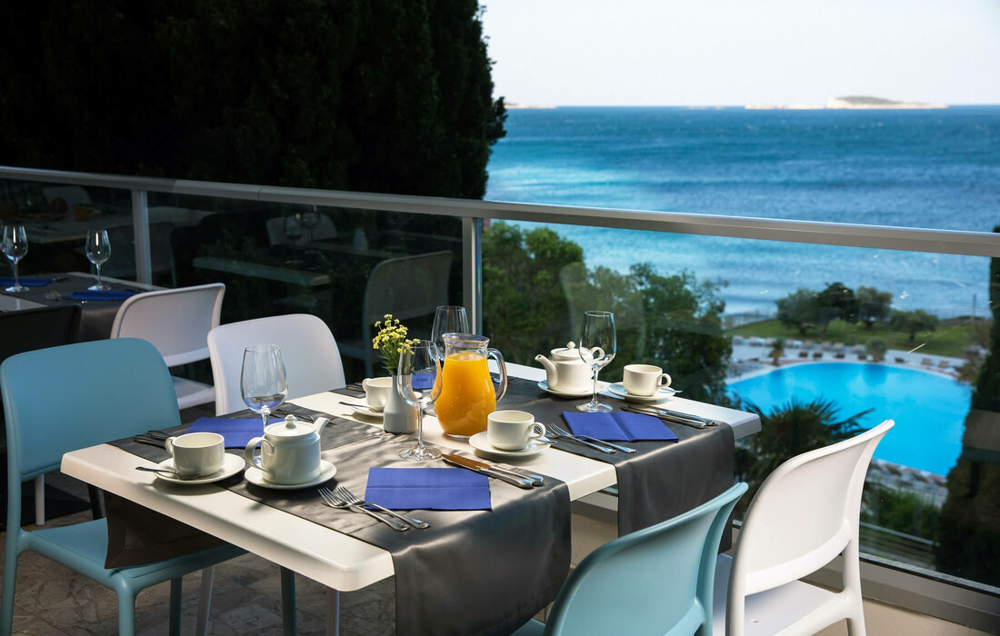 Mlini (Dubrovnik), Hotel Astarea, doručak uz pogled na more