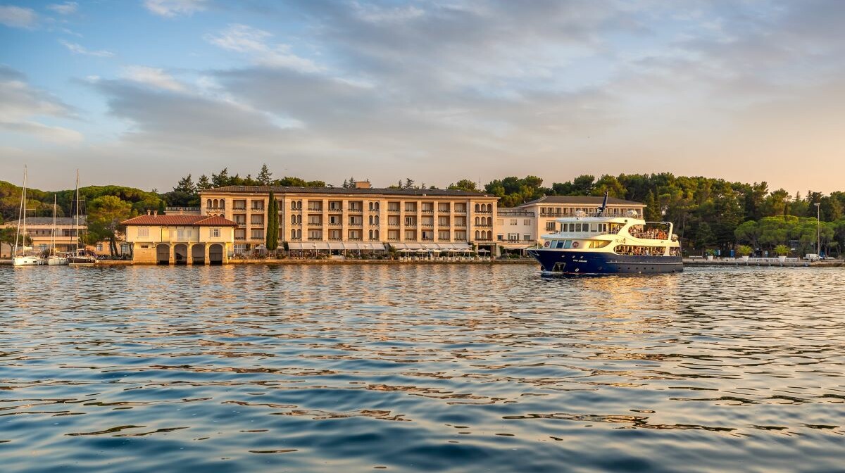 Hotel Neptun, pogled s mora