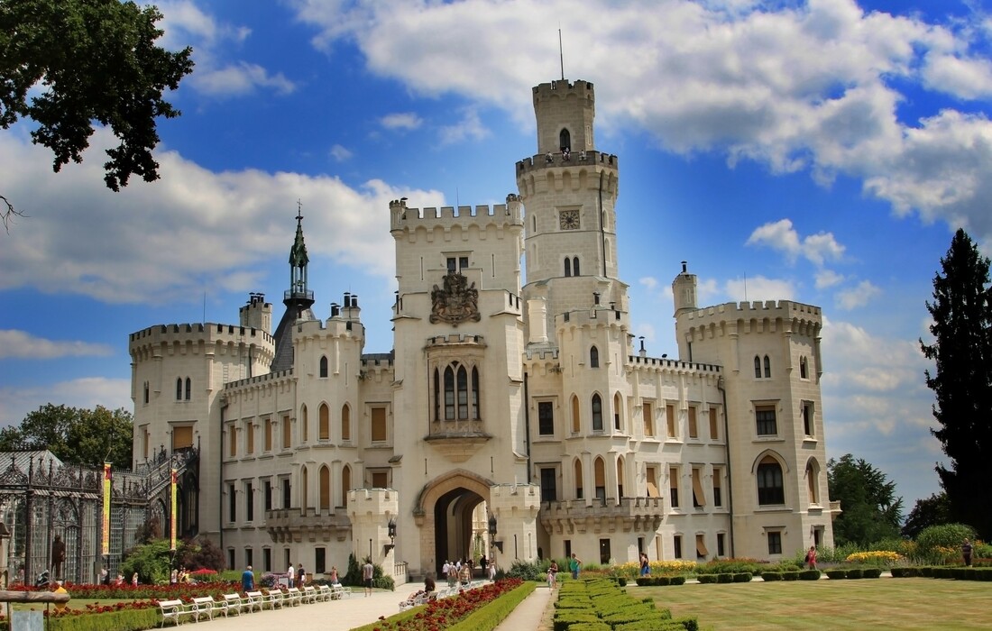 dvorac Hluboka, putovanje dvorci južne Češke, putovanje autobusom, mondo travel