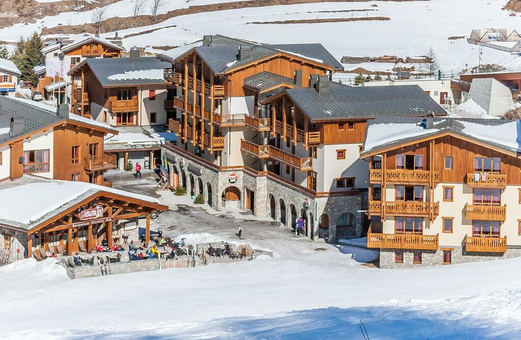 Skijanje u Francuskoj, Val Cenis,  Lanslevillard Les Balcons de Val Cenis Village, izvana apartmani.