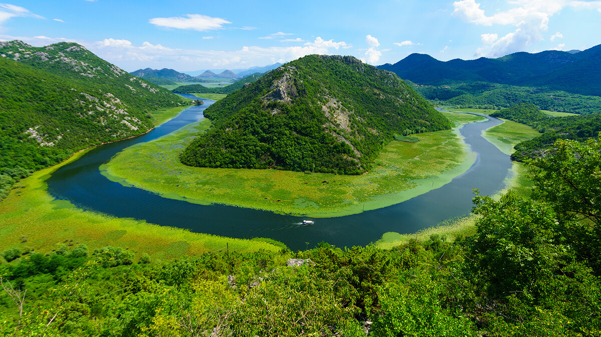 Crna Gora, Skadarsko jezero, zelena piramida, putovanje autobusom, mondo travel, 