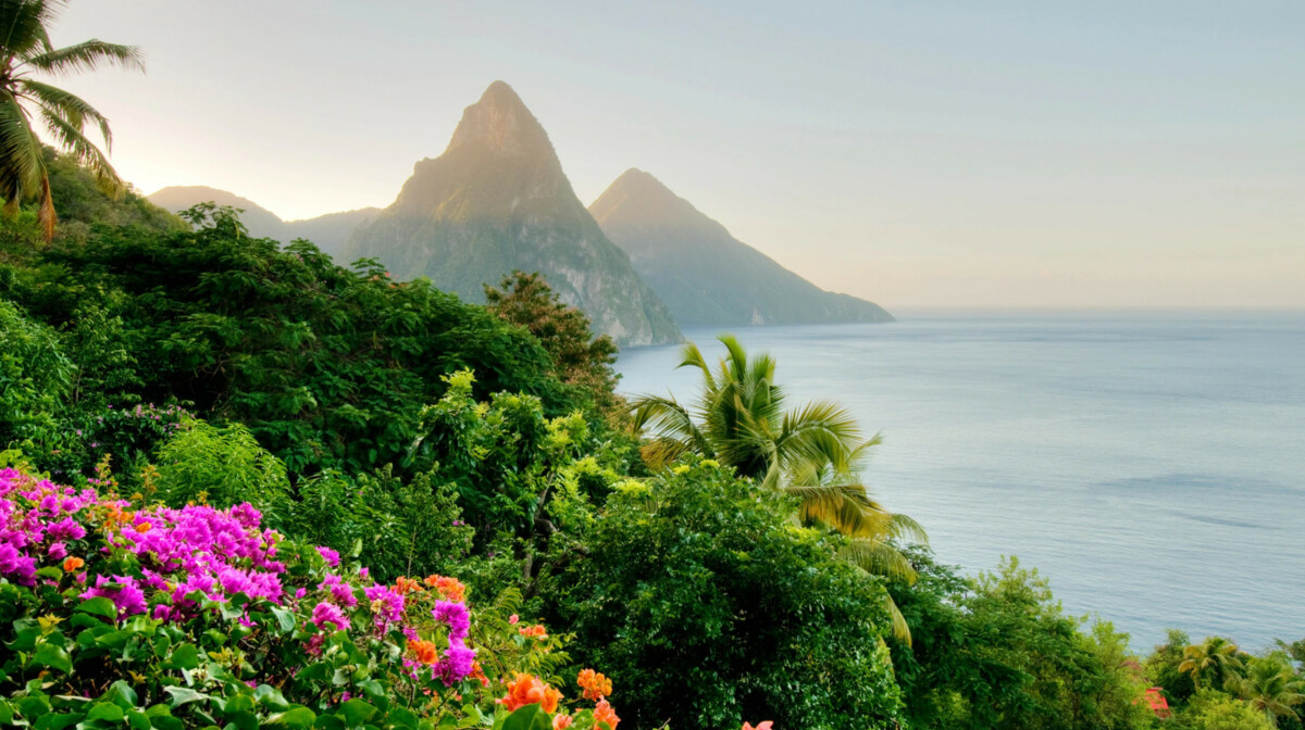 st-lucia-caribbean-mountains-beach