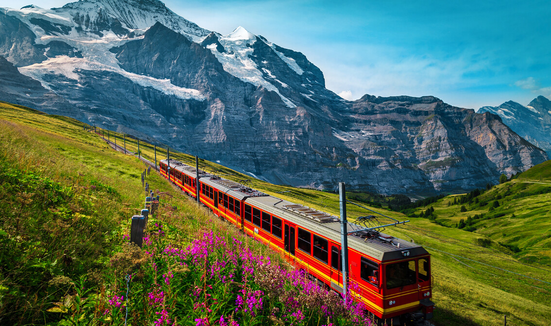 Švicarska, planina Jungfrau u pozadini