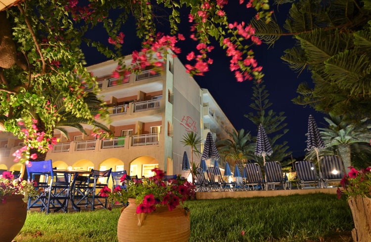Zakintos ljetovanje,  Hotel Zakantha Beach, vrt po noći