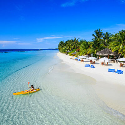 Kurumba Maldives Resort, plaža i vodeni sportovi