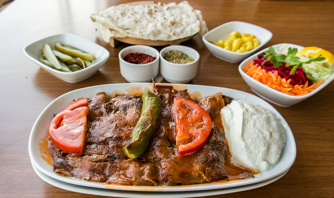 Iskender kebab  turska tradicionalna hrana