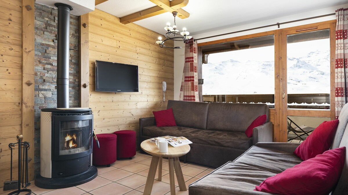 Skijanje u Francuskoj, Val Thorens, Apartmani Les Balcons De Val Thorens & Spa, kamin.