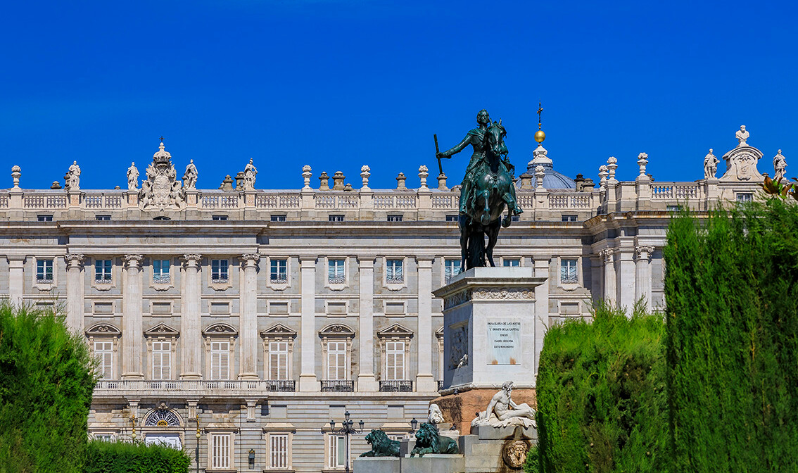 Plaza de Oriente uz Kraljevsku palaču, putovanje u Madrid, europska putovanja, avionom