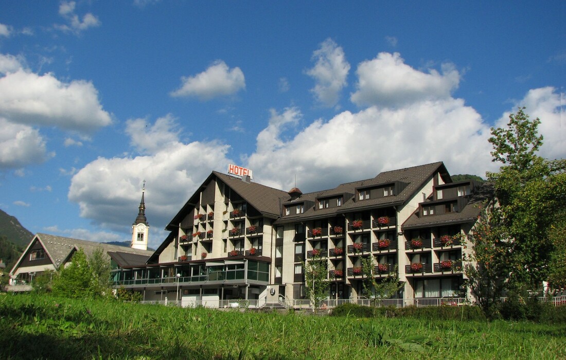 Skijanje i wellness u Sloveniji, Cerkno, Hotel Cerkno, izvana.
