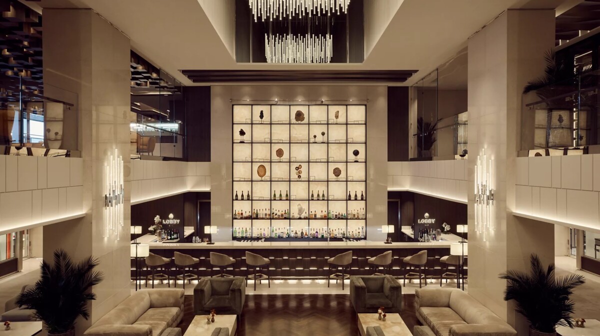 explora IV lobby bar