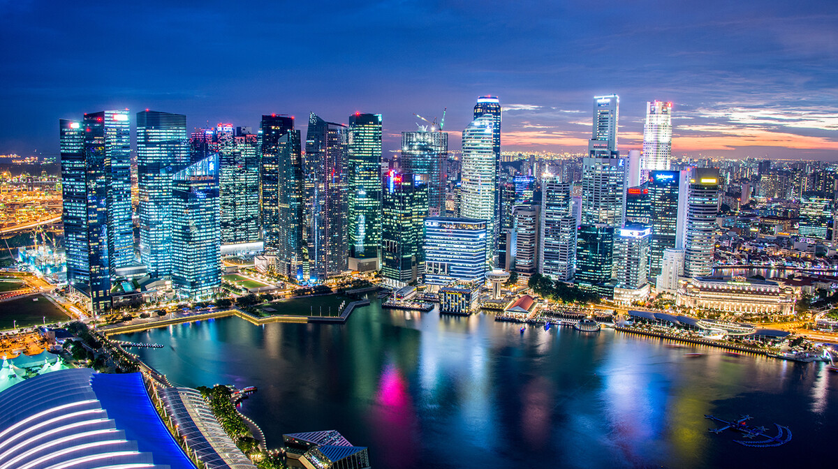 Singapore downtown uz noćno osvjetljene, putovanje Singapur, daleka putovanja