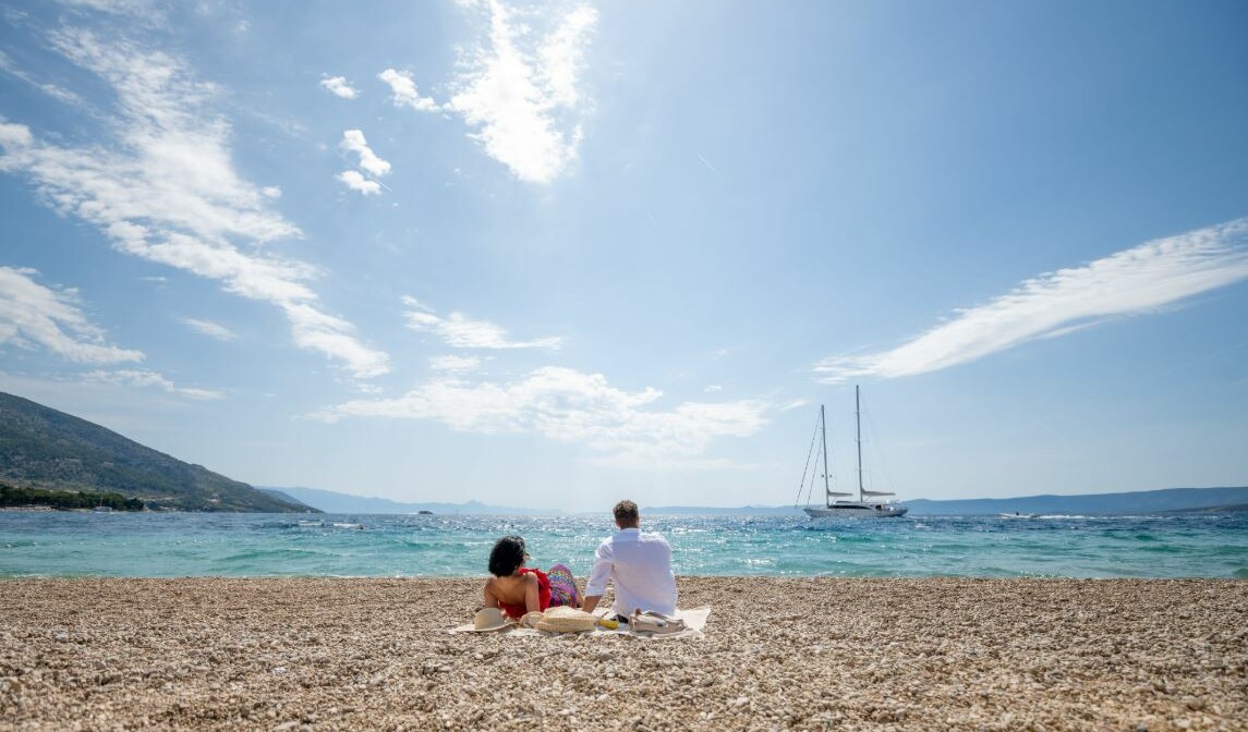 Bol, Bluesun holiday village Bonaca - plaža Zlatni rat