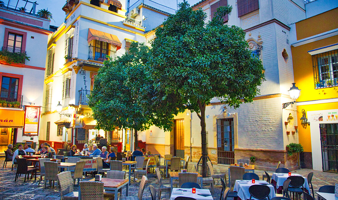 Romantični španjolski restorani u  Sevilli, putovanje Andaluzija, vođene ture, putovanje avionom