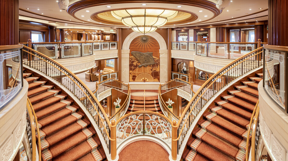 Cunard Queen Victoria, inside